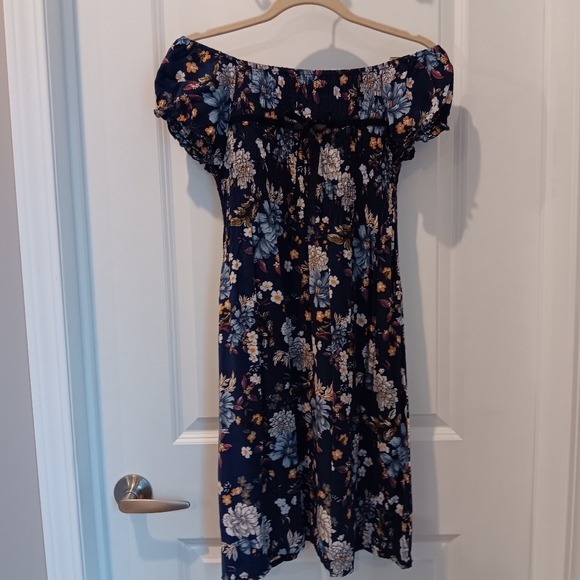 Dresses & Skirts - Flowered off‎ the should dress - Size medium to Large